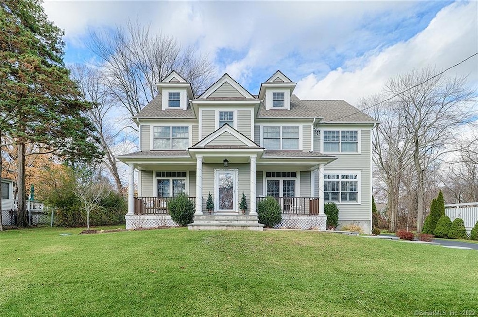Welcome home to this Stratfield stunner!