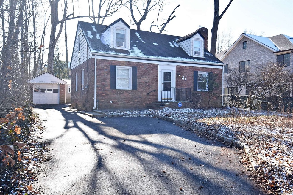 82 Hicks Ln, Great Neck, NY 11024 - photo 1