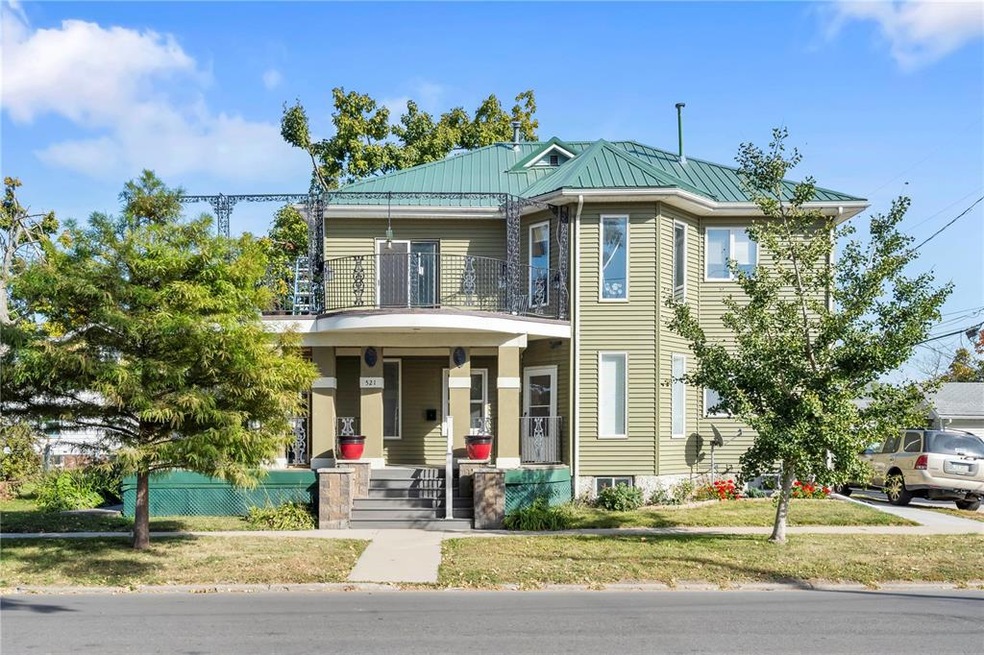 521 10th St NW, Cedar Rapids, IA 52405 - photo 1