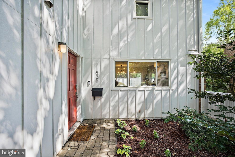 11525 Links Dr, Reston, VA 20190 - photo 1