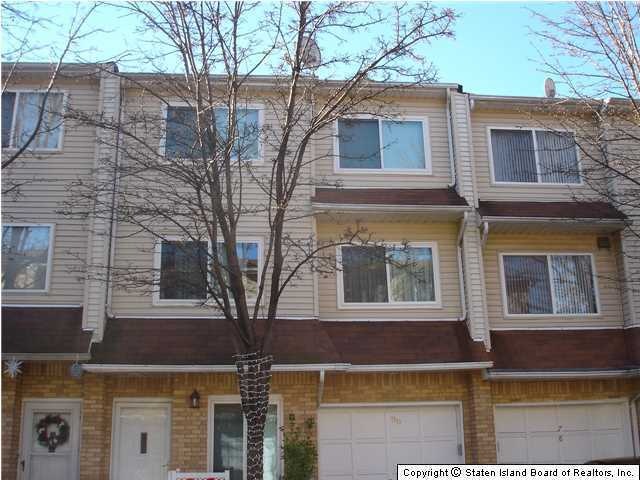 80 Sandywood Ln, Staten Island, NY 10309 - photo 1