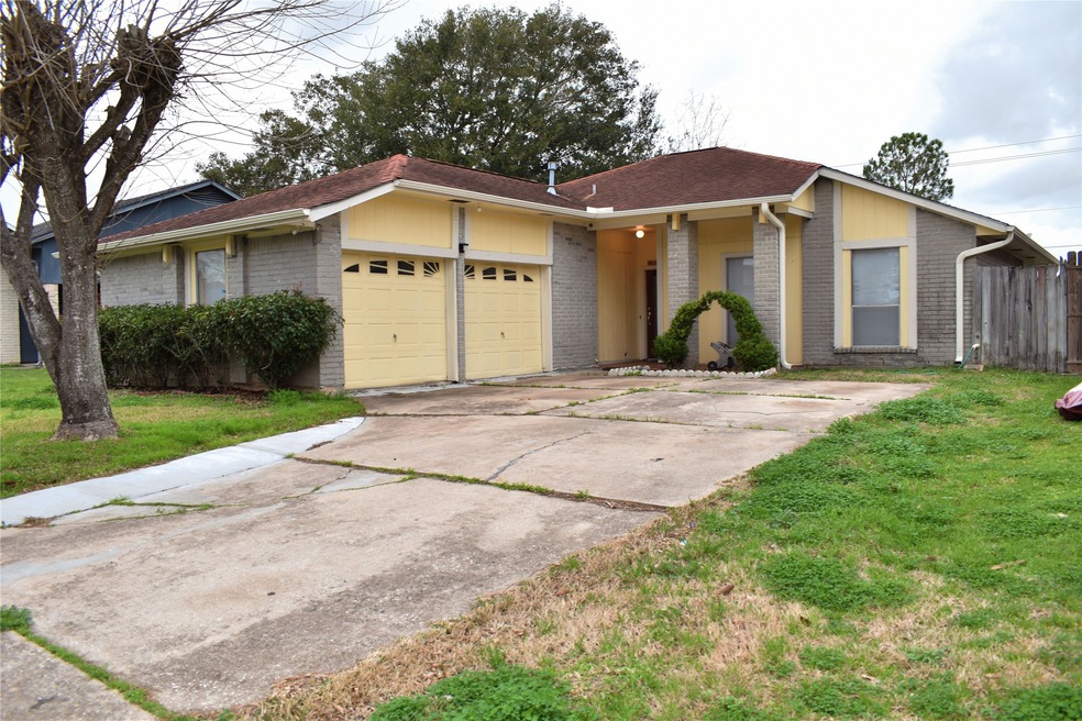 9527 Kingsvalley St, Houston, TX 77075 - photo 1