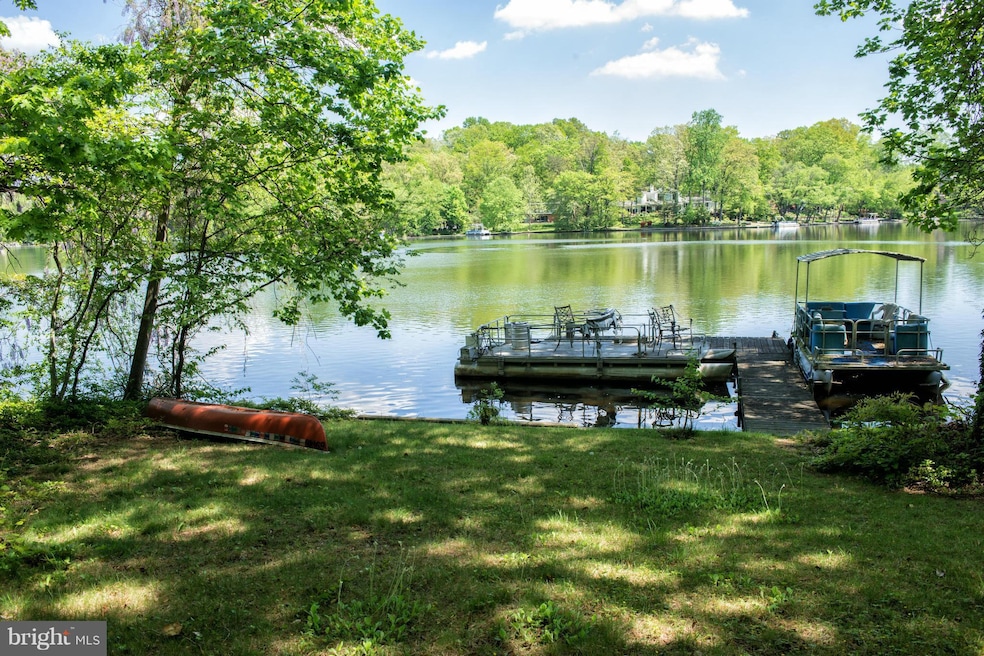 6218 Lakeview Dr, Falls Church, VA 22041 - photo 1