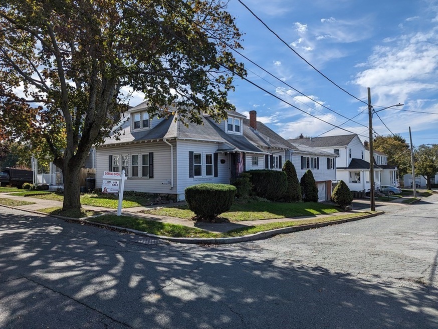 4 Palmer Ave, Peabody, MA 01960 - photo 1