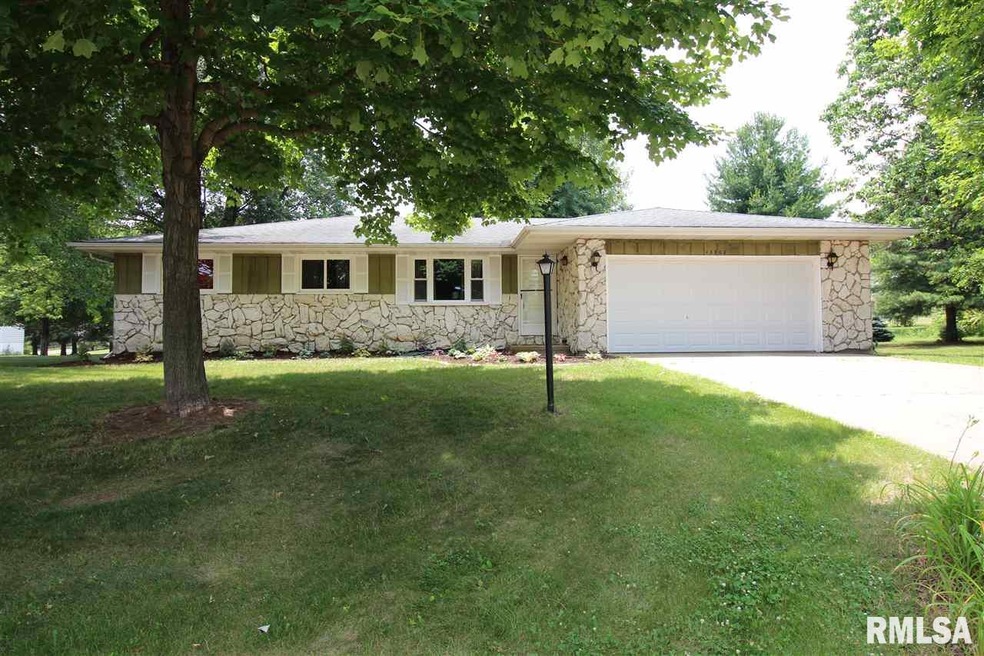 15902 N Logan Ct, Chillicothe, IL 61523 - photo 1