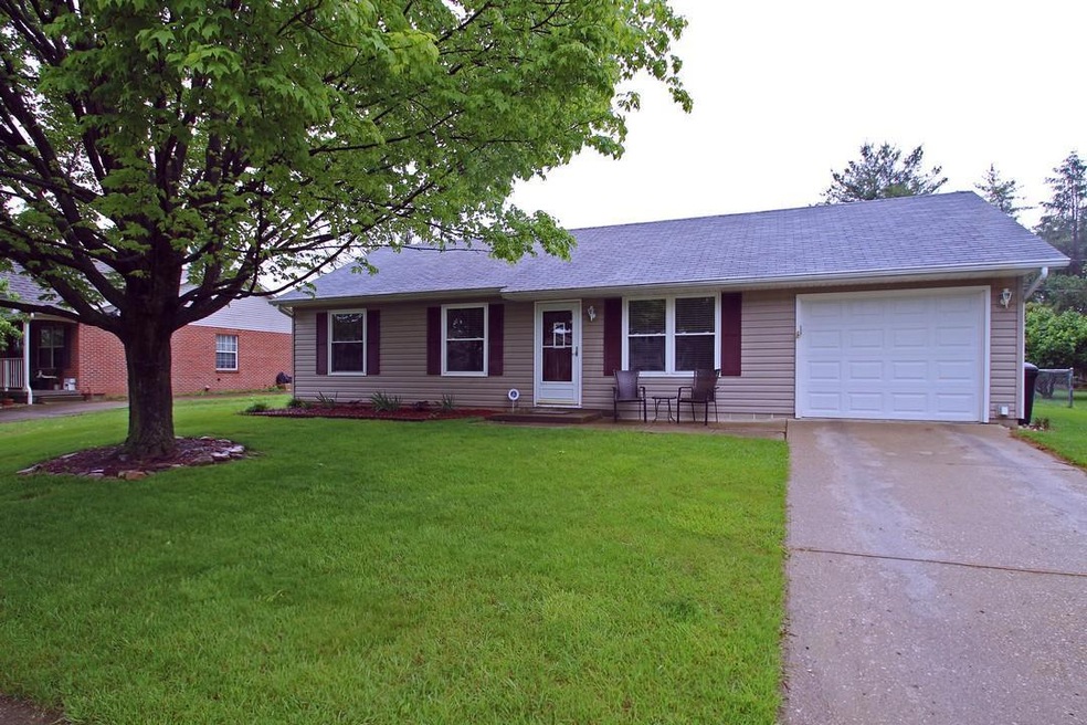 336 Meadow Dr, Circleville, OH 43113 - photo 1