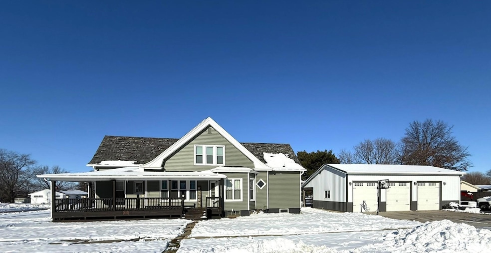 109 E West St, Oneida, IL 61467 - photo 1