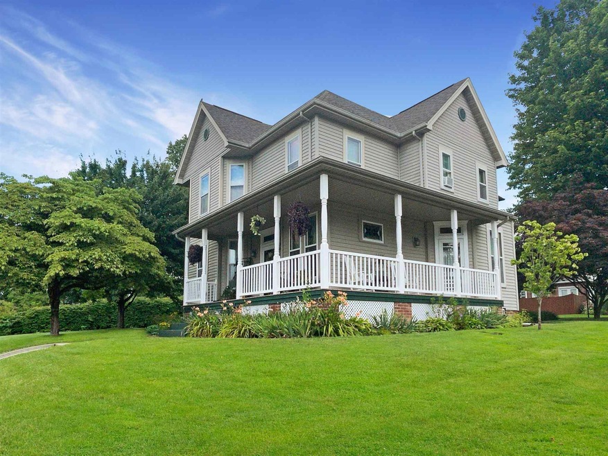 808 E Walnut St, Washington, IN 47501 - photo 1