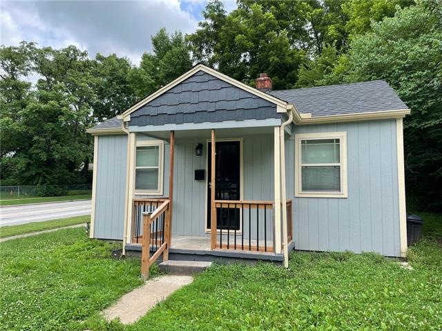 7101 Walrond Ave, Kansas City, MO 64132 - photo 1