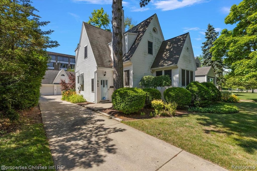 524 Oakland Ave, Birmingham, MI 48009 - photo 1