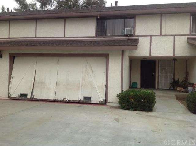 Front entrance to townhouse with garage/direct ent
