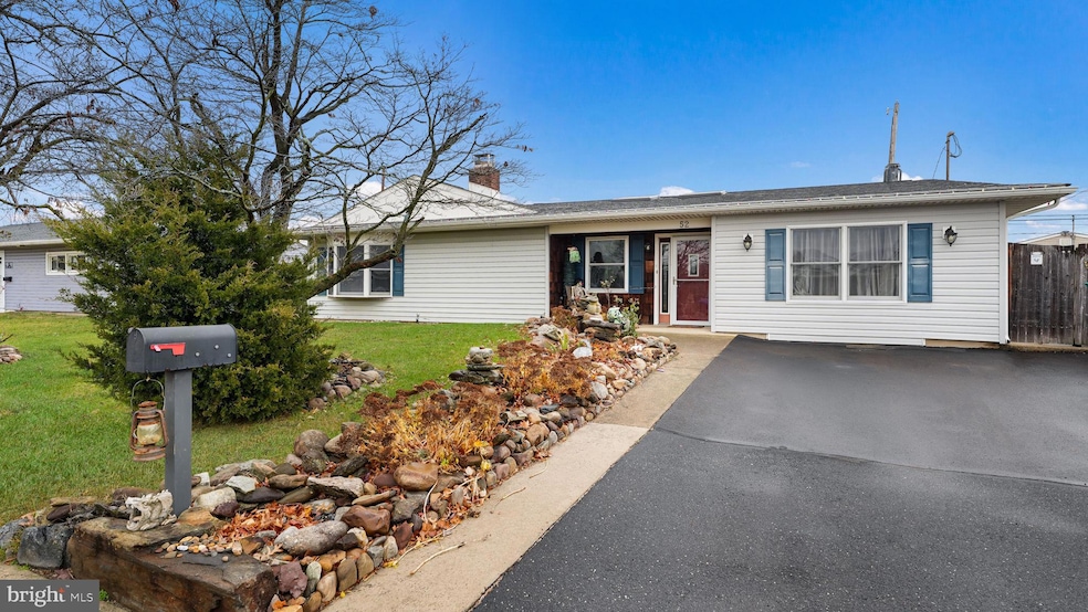 52 Post Ln, Levittown, PA 19054 - photo 1