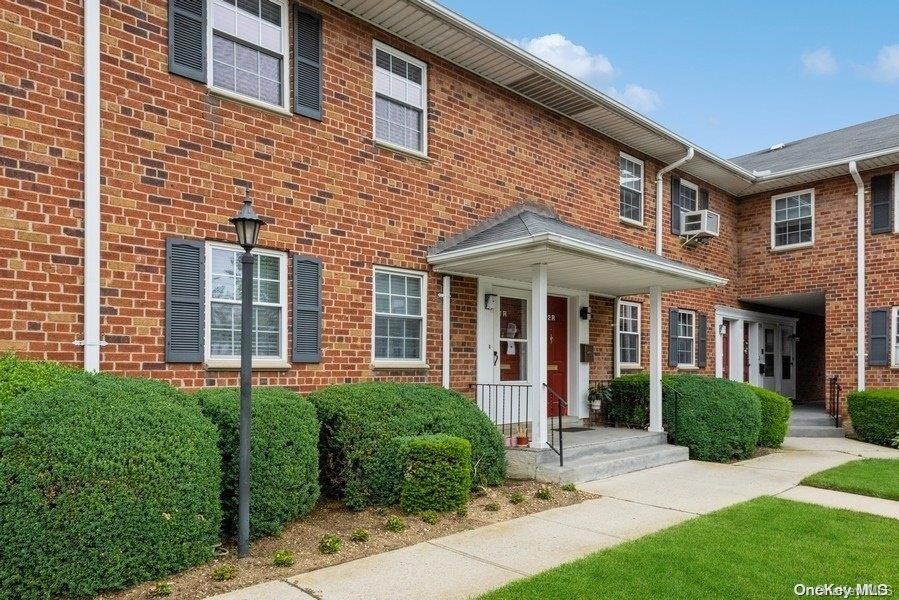 2549 Jerusalem Ave unit 2 R, North Bellmore, NY 11710 - photo 1
