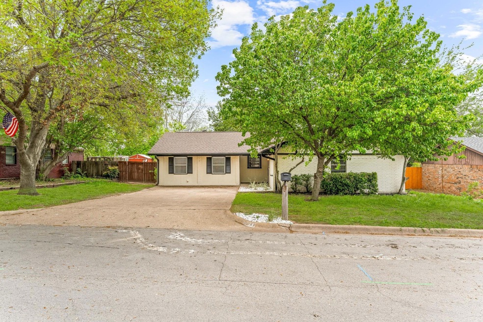 1213 Vivienne St, Weatherford, TX 76086 - photo 1