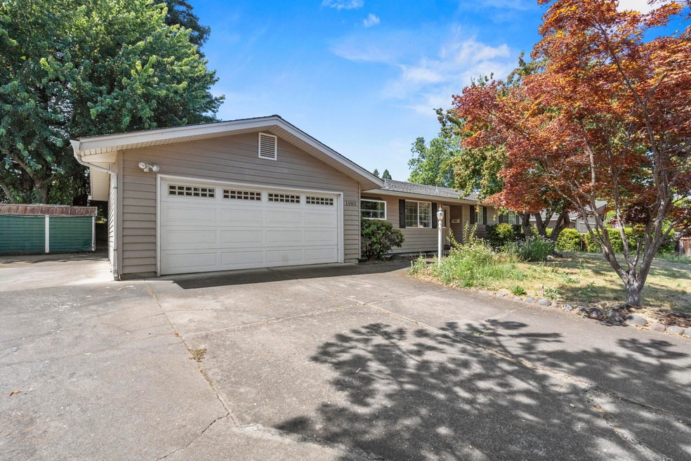 1980 Camellia Ave, Medford, OR 97504 - photo 1