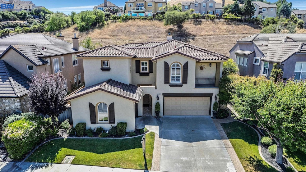 Sold $2,550,001 • Co-Listing Agent