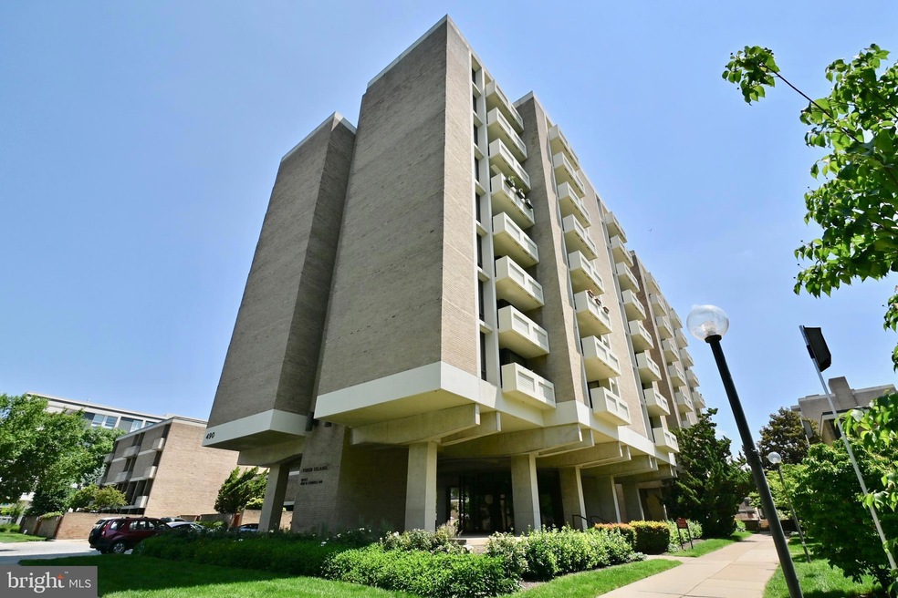 Tiber Island unit W110, Washington, DC 20024 - photo 1