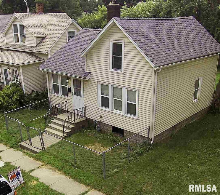 652 Cedar St, Davenport, IA 52802 - photo 1