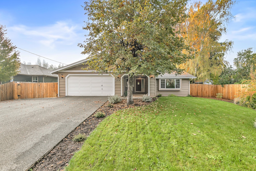 1974 Hamilton Ln, Grants Pass, OR 97527 - photo 1