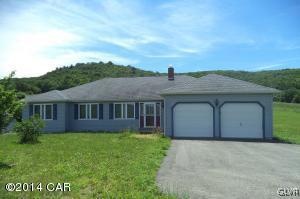 884 Penn Dr, Tamaqua, PA 18252 - photo 1