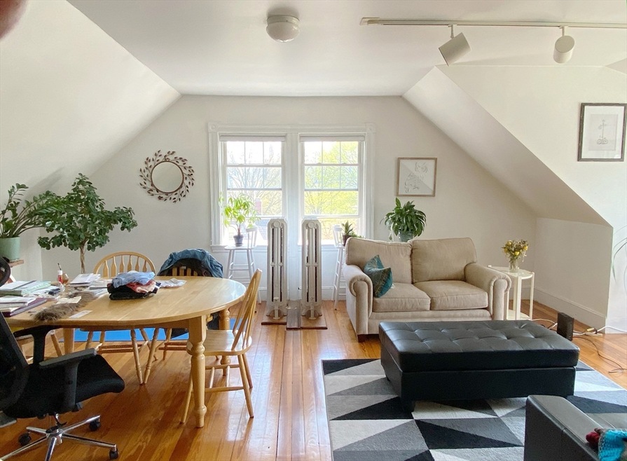 70 Perry St unit 4, Brookline, MA 02446 - photo 1