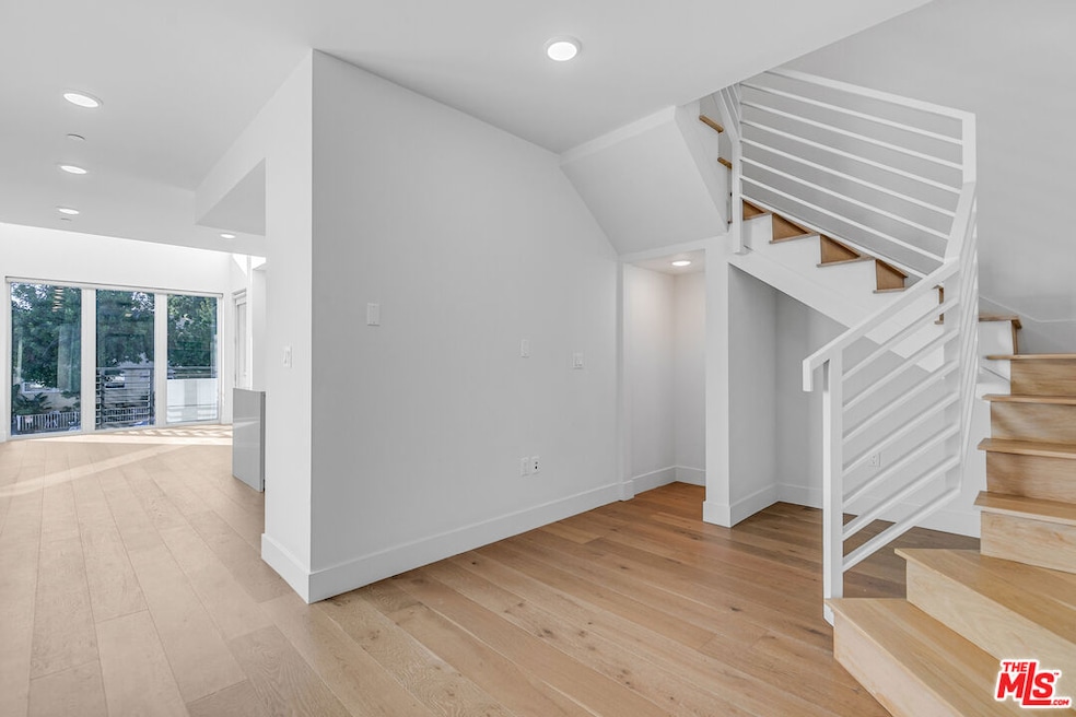 2000 N Beachwood Dr unit 1, Los Angeles, CA 90068 - photo 1