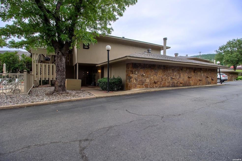 100 Bayou Point unit B5, Hot Springs, AR 71913 - photo 1
