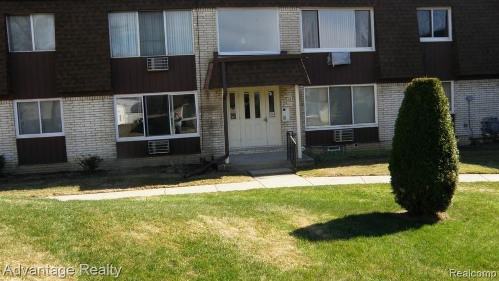 30205 Utica Rd unit 109B, Roseville, MI 48066 - photo 1