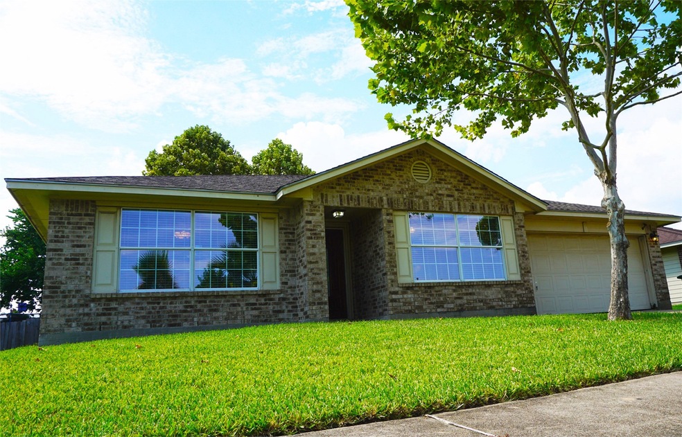 11042 Heather Trail Dr, Houston, TX 77075 - photo 1