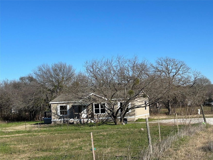 141 Alice Springs Ln, Weatherford, TX 76085 - photo 1