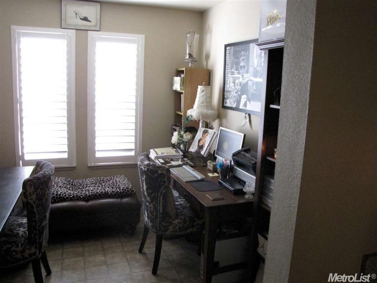 Front Den/office or perfect for extra space for th