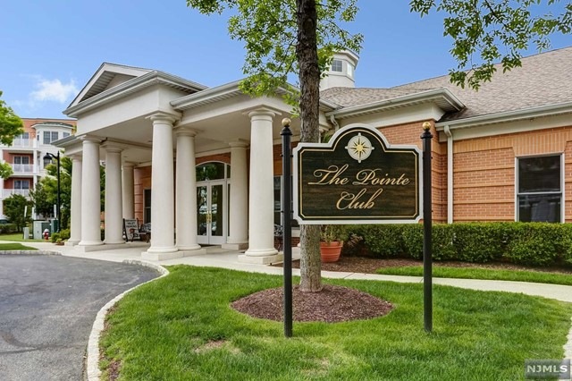 5302 Pointe Gate Dr, Livingston, NJ 07039 - photo 1