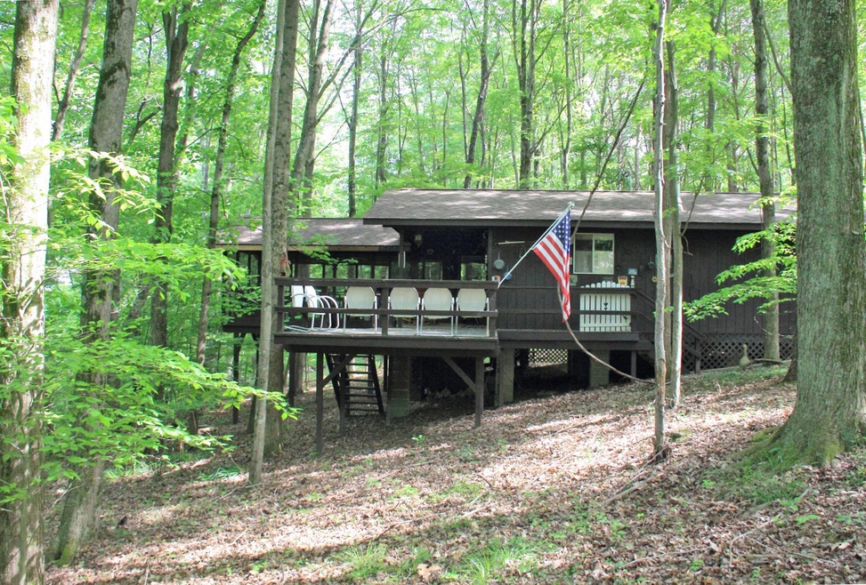 1063 Fox Ln, Hide A Way Hills, OH 43107 - photo 1