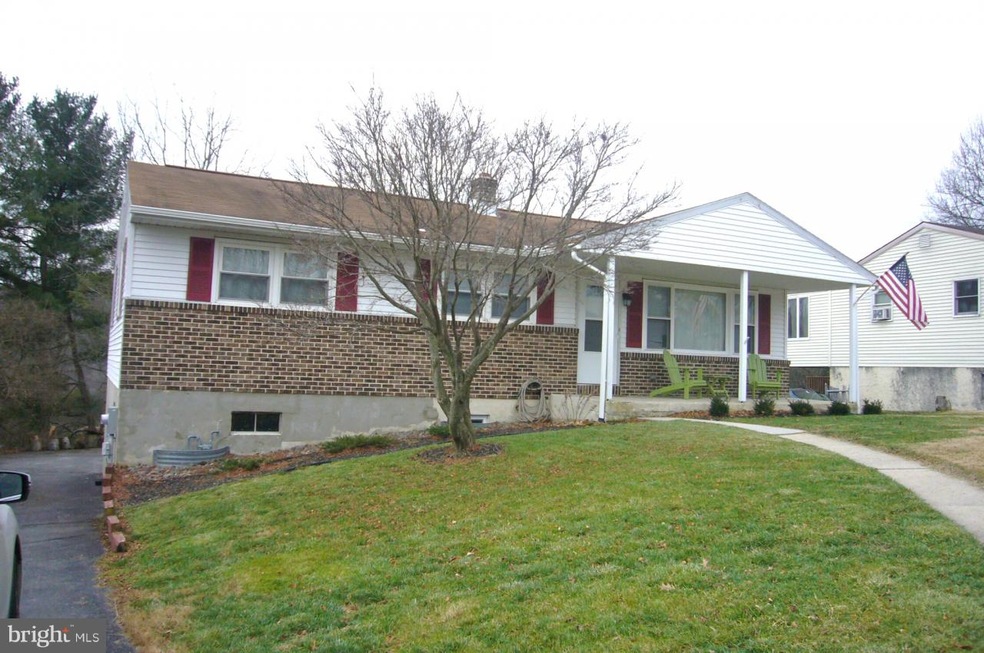 521 Crest Cir, Mohnton, PA 19540 - photo 1