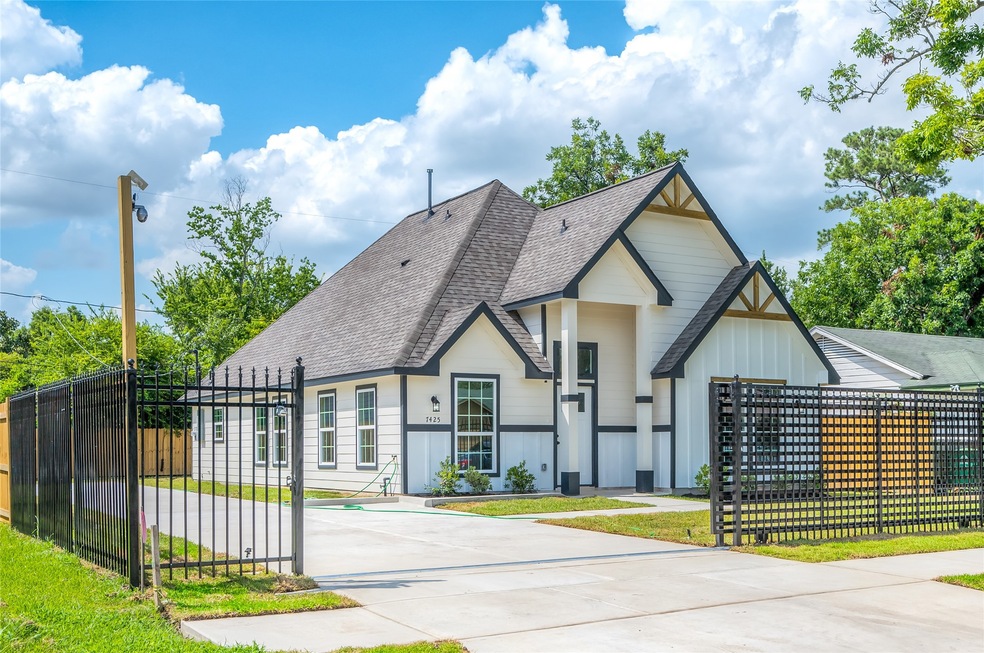 7425 Caddo Rd, Houston, TX 77016 - photo 1