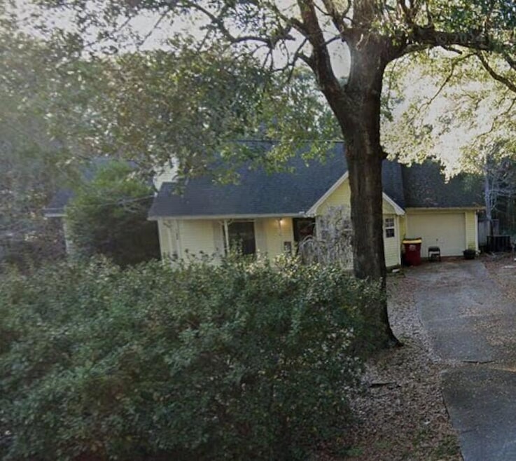 For Sale $199,900 • Co-Listing Agent