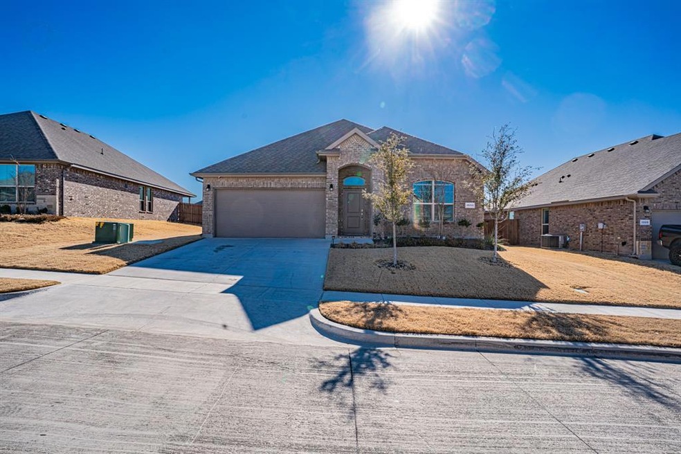 1513 Seabiscuit Dr, Granbury, TX 76049 - photo 1