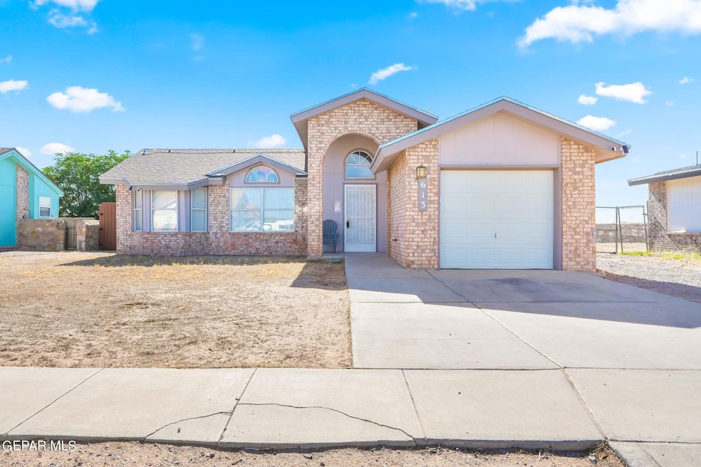 613 Orchid Dr, Horizon City, TX 79928 - photo 1