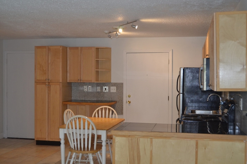 98 Pemberton St unit 23, Dracut, MA 01826 - photo 1