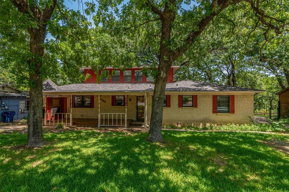 1200 Woodlawn Blvd, Denison, TX 75020 - photo 1