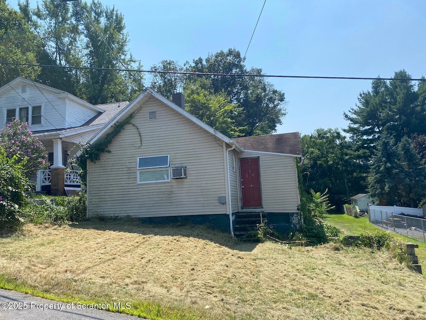 1216 Beech St, Scranton, PA 18505 - photo 1