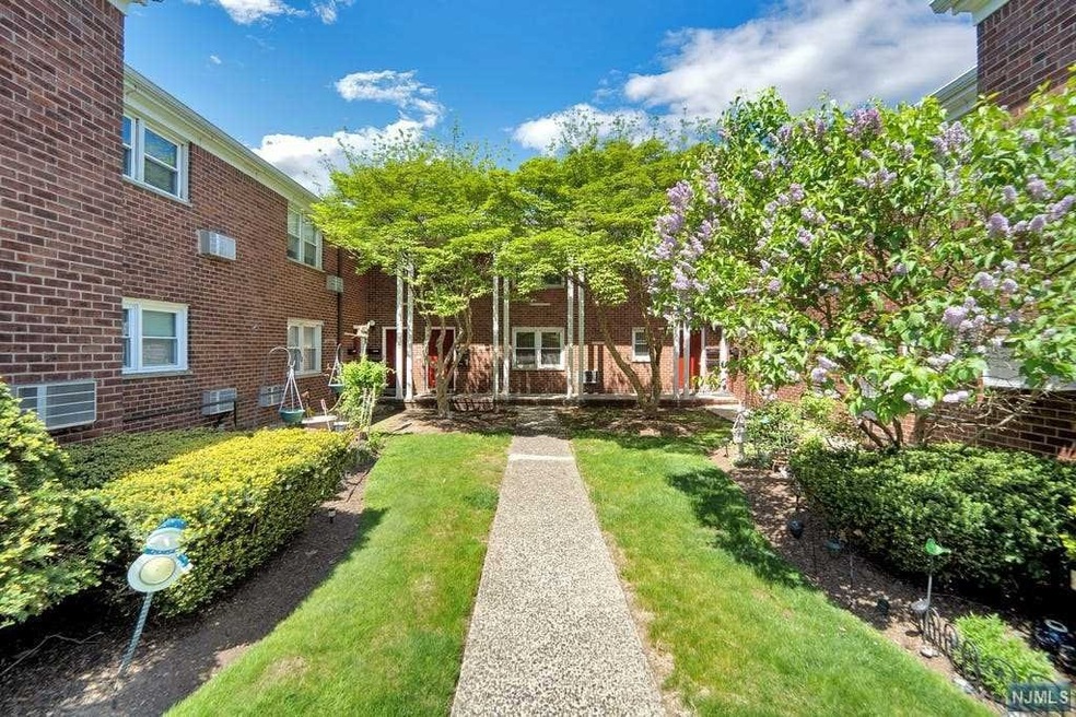 721 Broad Ave unit 4A, Ridgefield, NJ 07657 - photo 1