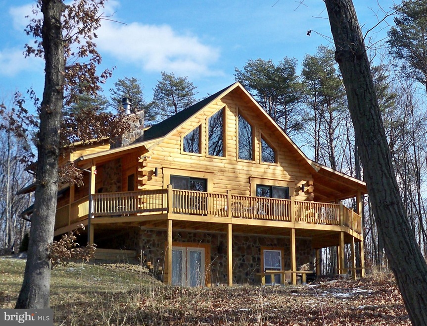 819 Cannon Dr, Berkeley Springs, WV 25411 - photo 1