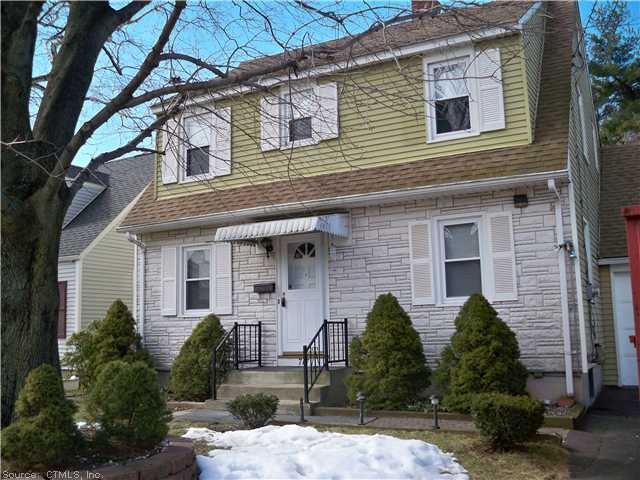 717 Quaker Ln S, West Hartford, CT 06110 - photo 1