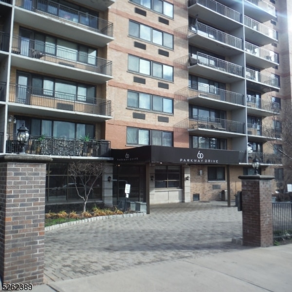 60 Parkway Dr E Unit 12D