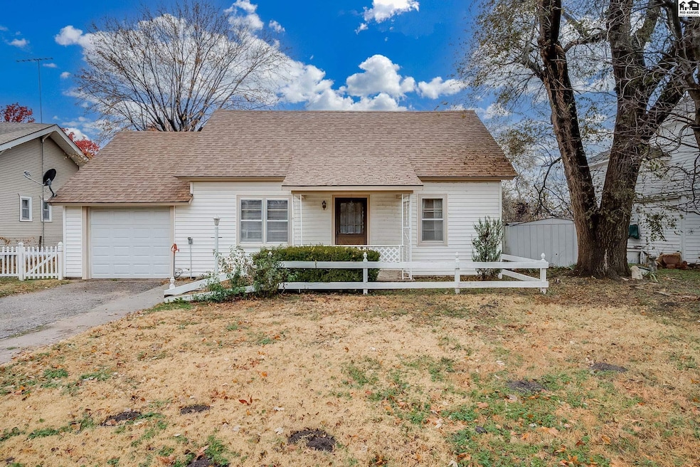 405 S Paine St, Nickerson, KS 67561 - photo 1