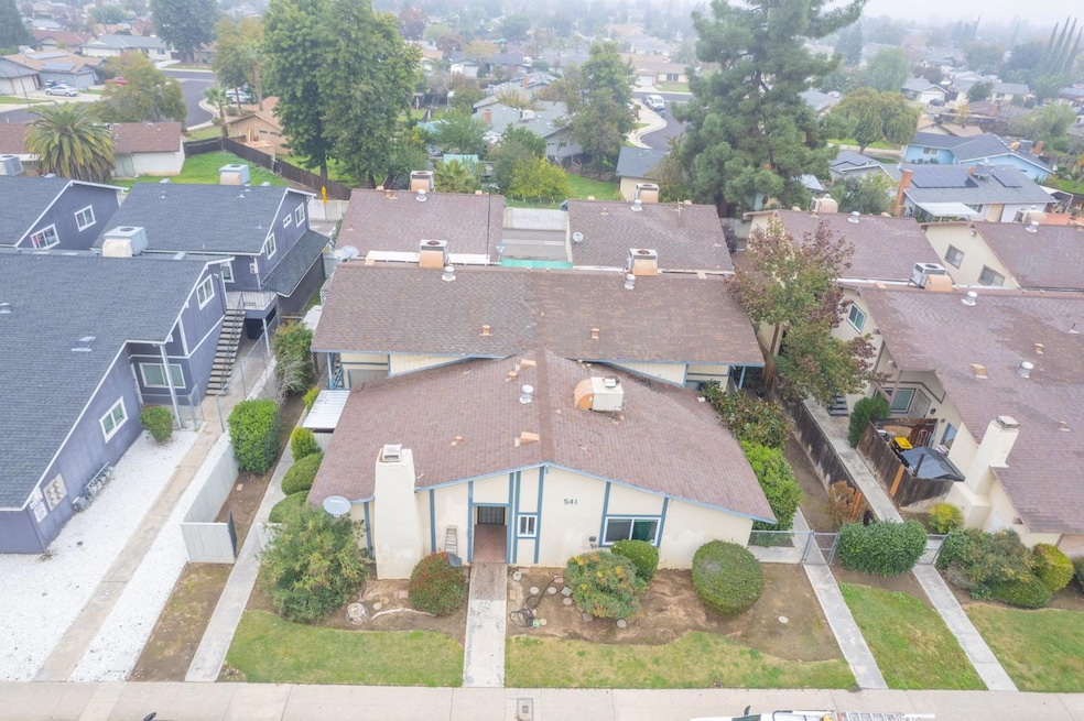 541 W Ashlan Ave, Clovis, CA 93612 - photo 1