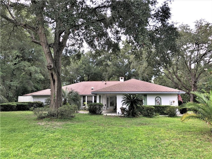 3/2.5/2 Pool Home In Rainbow Springs CC Estates