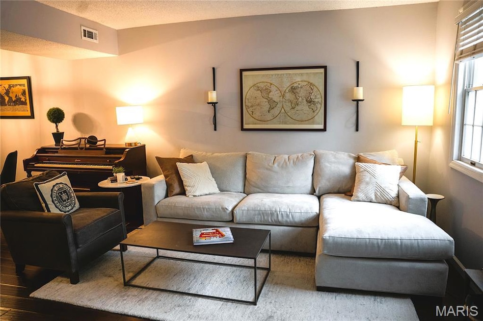 1737 Canary Cove unit 1737, Saint Louis, MO 63144 - photo 1