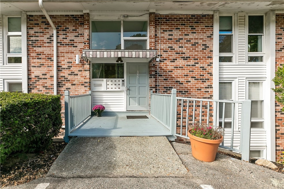 345 Main Rd unit 204, Tiverton, RI 02878 - photo 1